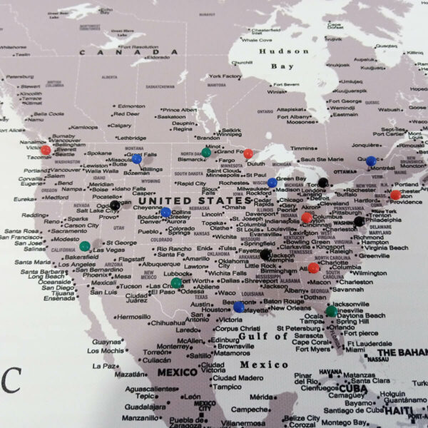 Monuments push pin world map - usa zoom