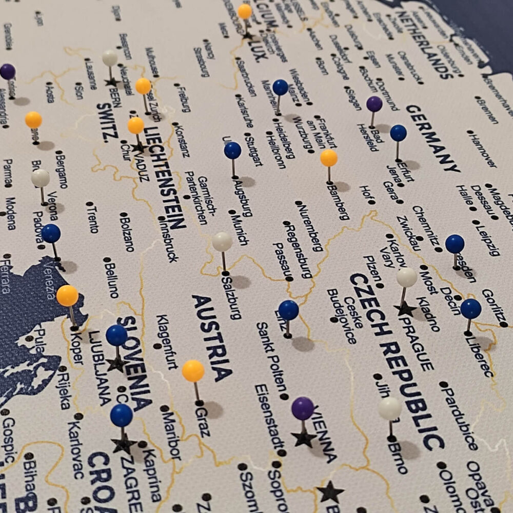 Blue Gold push pin europe map details